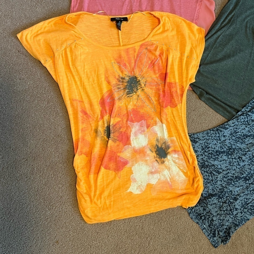 Bundle of 4 Women’s Short Sleeve Tops Floral Cold Shoulder Linen Ruched Size M - Picture 2 of 15